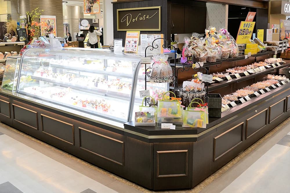 ドルセ洋菓子店 さんすて福山店の外観・店内